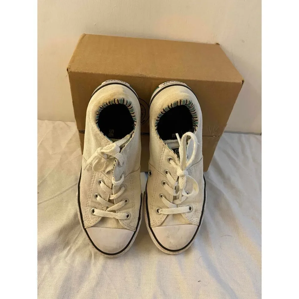 Converse low tops white youth size 2 sneakers tennis shoes‎